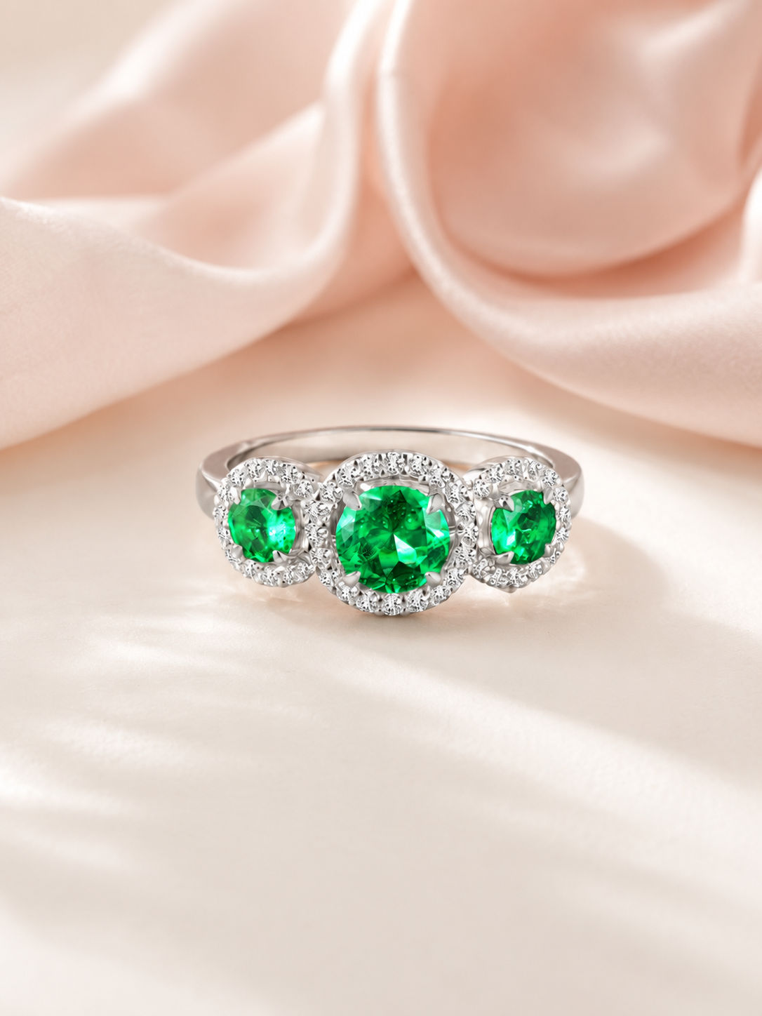 Distinctive engagement ring setting