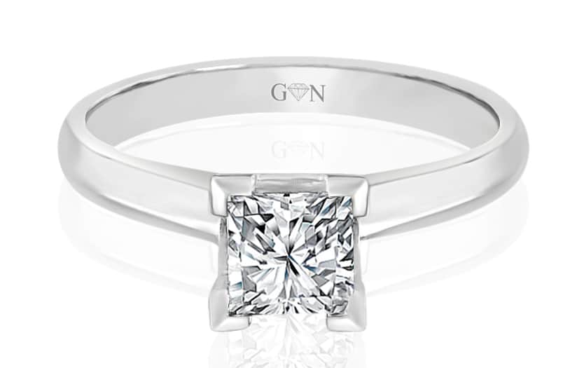 Princess Cut Diamond Solitaire Design Engagement Ring